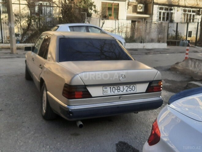 Mercedes E 250 1992, 362,400 km - 2.5 l - Bakı