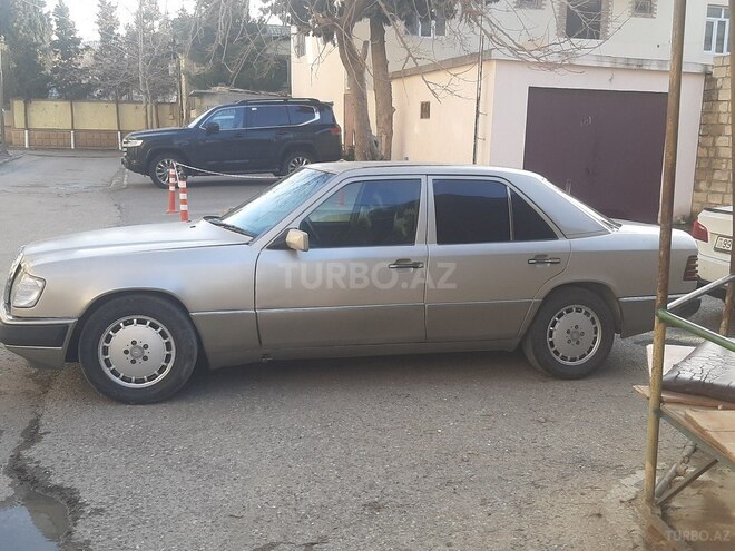 Mercedes E 250 1992, 362,400 km - 2.5 l - Bakı