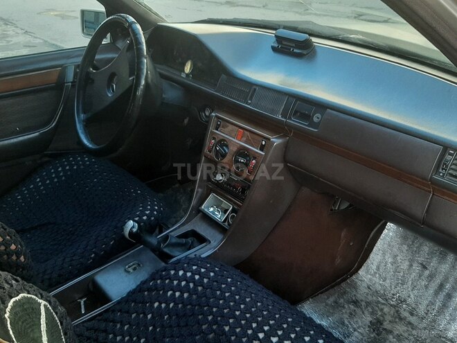 Mercedes E 250 1992, 362,400 km - 2.5 l - Bakı