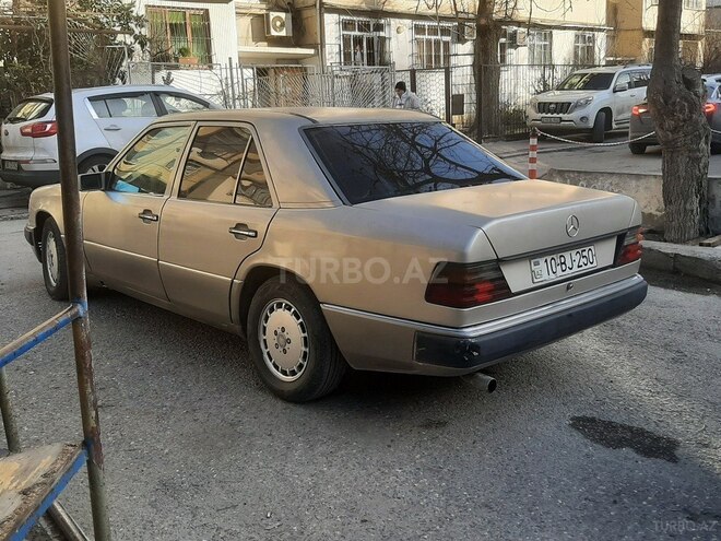 Mercedes E 250 1992, 362,400 km - 2.5 l - Bakı
