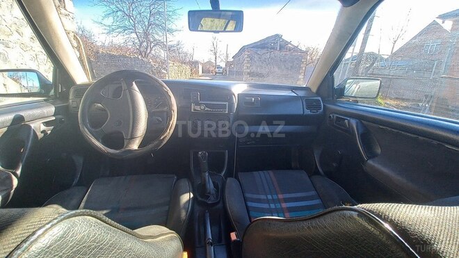 Volkswagen Golf 1993, 375,000 km - 1.8 l - Zaqatala