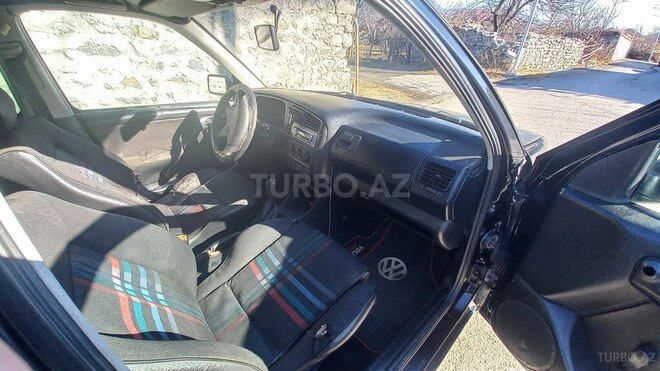 Volkswagen Golf 1993, 375,000 km - 1.8 l - Zaqatala