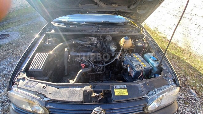 Volkswagen Golf 1993, 375,000 km - 1.8 l - Zaqatala