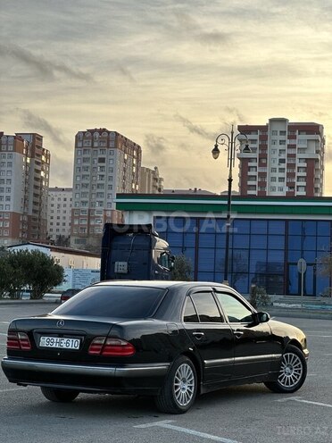 Mercedes E 270 2000, 325,600 km - 2.7 l - Bakı