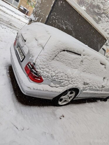 Mercedes E 240 2000, 340,000 km - 2.6 l - Bakı