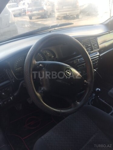 Opel Vectra 1997, 520,000 km - 2.5 л - Qusar