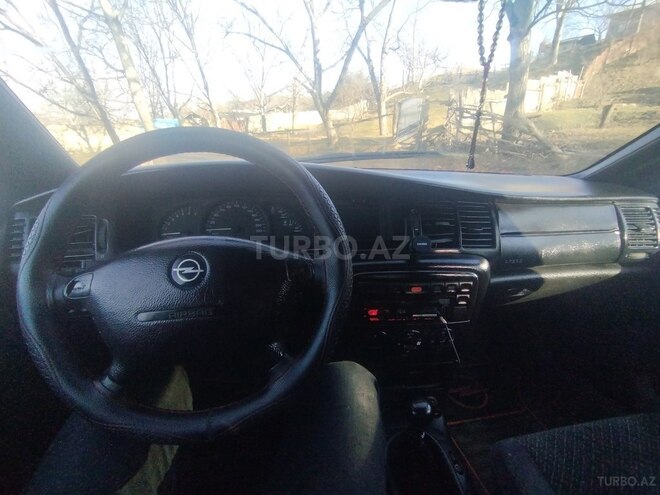 Opel Vectra 1997, 520,000 km - 2.5 л - Qusar