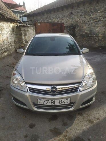 Opel Astra 2007, 203,000 km - 1.4 л - Şəki