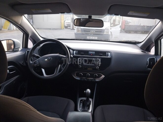 Kia Rio 2015, 130,000 km - 1.6 л - Bakı
