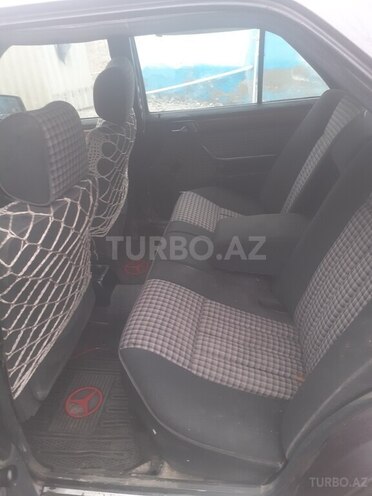 Mercedes E 250 1992, 220,000 km - 2.5 l - Biləsuvar