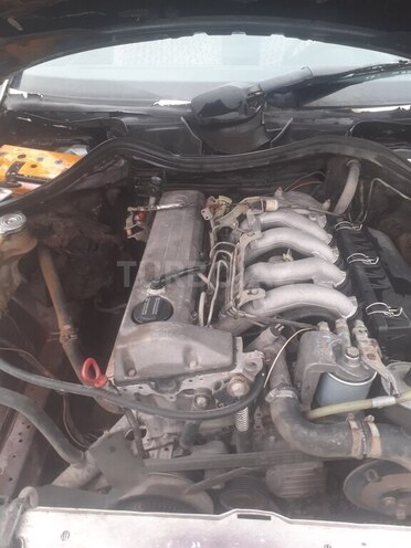 Mercedes E 250 1992, 220,000 km - 2.5 l - Biləsuvar