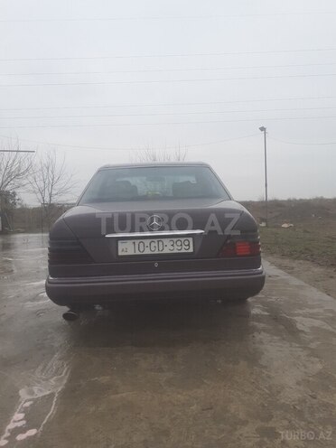 Mercedes E 250 1992, 220,000 km - 2.5 l - Biləsuvar