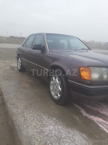 Mercedes E 250 1992, 220,000 km - 2.5 l - Biləsuvar