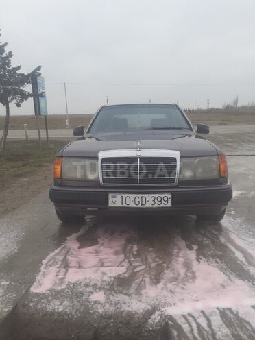 Mercedes E 250 1992, 220,000 km - 2.5 l - Biləsuvar