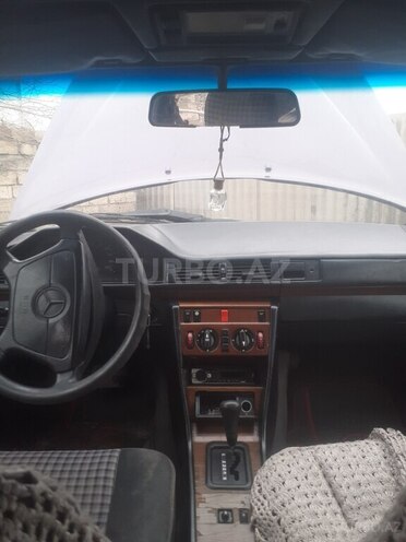 Mercedes E 250 1992, 220,000 km - 2.5 l - Biləsuvar