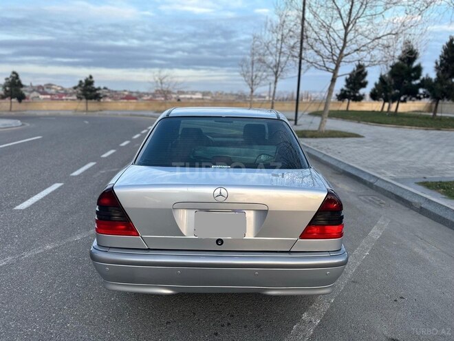 Mercedes C 200