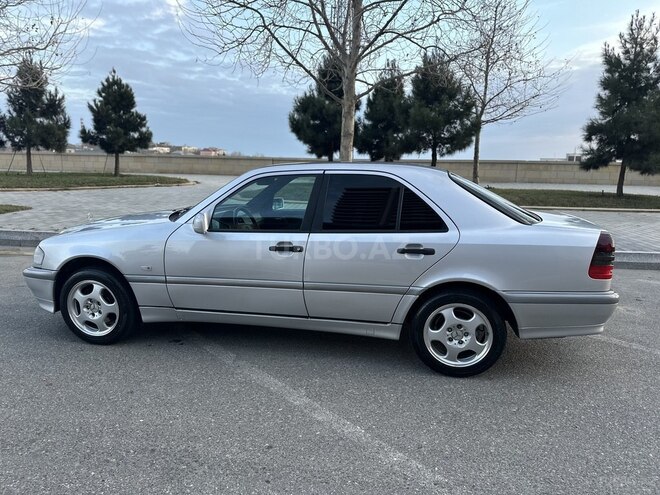 Mercedes C 200