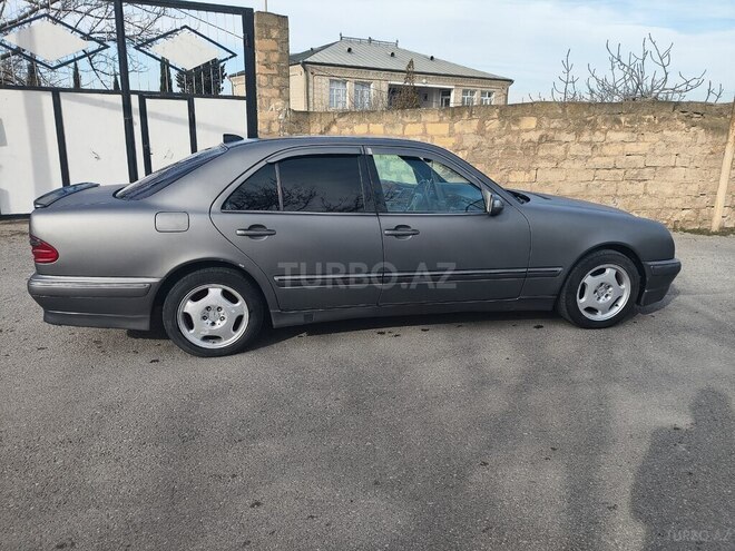 Mercedes E 240 2001, 100,000 km - 3.2 l - Bakı