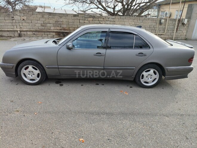 Mercedes E 240 2001, 100,000 km - 3.2 l - Bakı