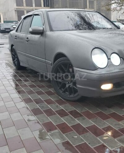 Mercedes E 240 2001, 100,000 km - 3.2 l - Bakı