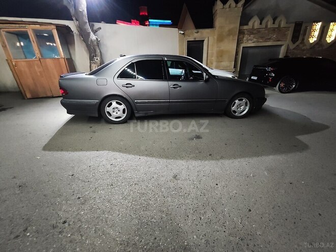 Mercedes E 240 2001, 100,000 km - 3.2 l - Bakı