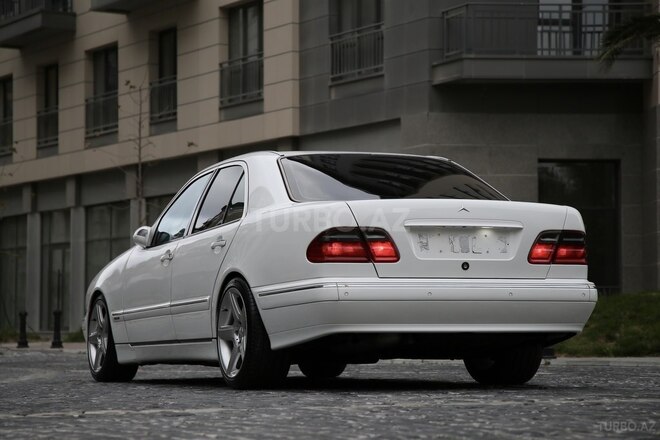Mercedes E 320 2001, 133,665 km - 3.2 l - Bakı