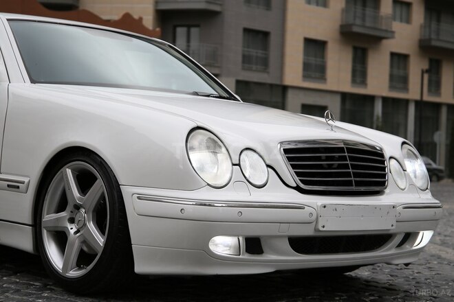 Mercedes E 320 2001, 133,665 km - 3.2 l - Bakı
