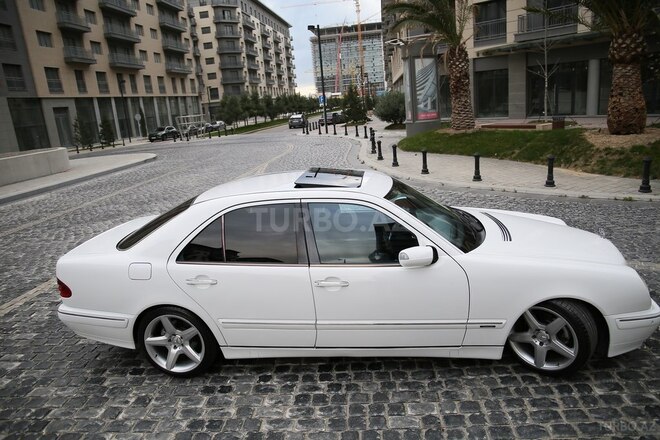 Mercedes E 320 2001, 133,665 km - 3.2 l - Bakı
