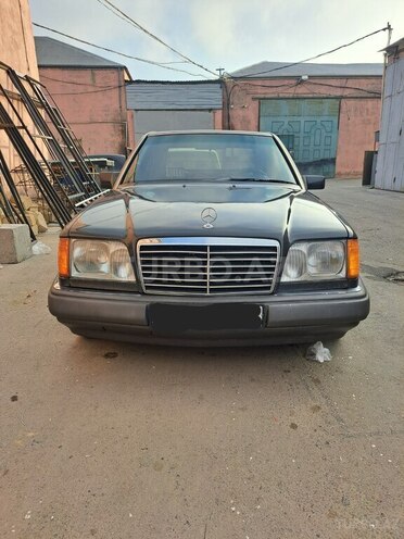 Mercedes E 200 1993, 335,254 km - 2.0 l - Bakı