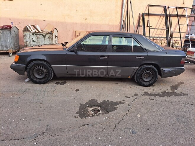 Mercedes E 200 1993, 335,254 km - 2.0 l - Bakı