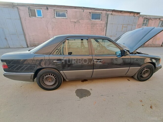Mercedes E 200 1993, 335,254 km - 2.0 l - Bakı