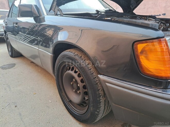 Mercedes E 200 1993, 335,254 km - 2.0 l - Bakı