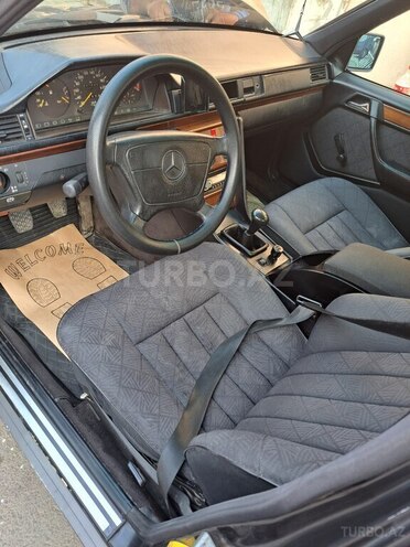 Mercedes E 200 1993, 335,254 km - 2.0 l - Bakı