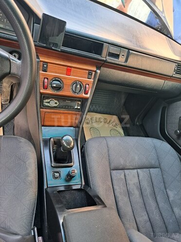Mercedes E 200 1993, 335,254 km - 2.0 l - Bakı