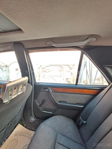 Mercedes E 200 1993, 335,254 km - 2.0 l - Bakı