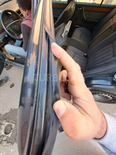 Mercedes E 200 1993, 335,254 km - 2.0 l - Bakı