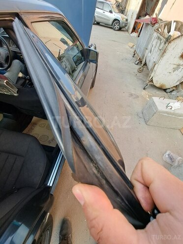 Mercedes E 200 1993, 335,254 km - 2.0 l - Bakı