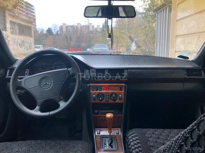 Mercedes E 220 1994, 351,000 km - 2.2 l - Bakı