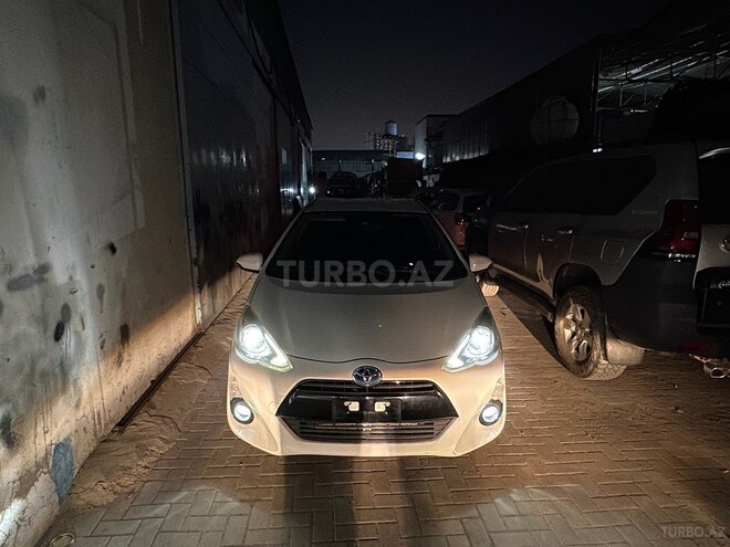 Toyota Prius C 2015, 156,000 km - 1.5 l - Bakı