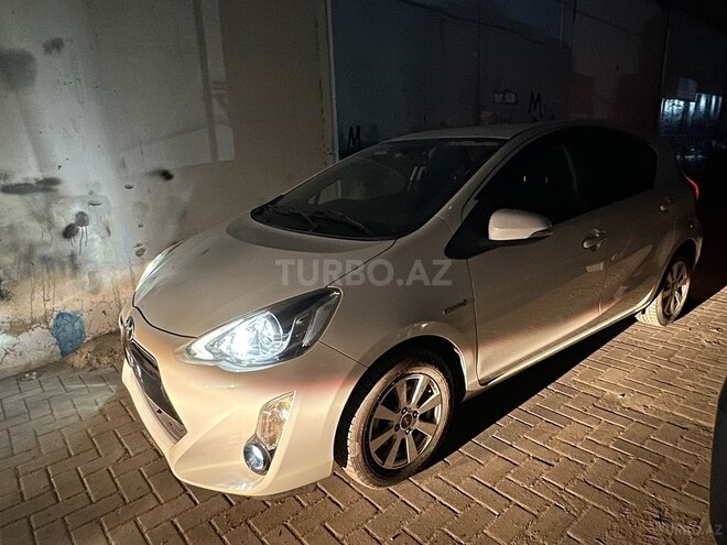 Toyota Prius C 2015, 156,000 km - 1.5 l - Bakı