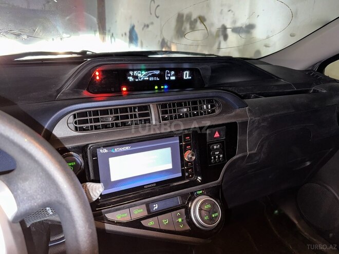 Toyota Prius C 2015, 156,000 km - 1.5 l - Bakı