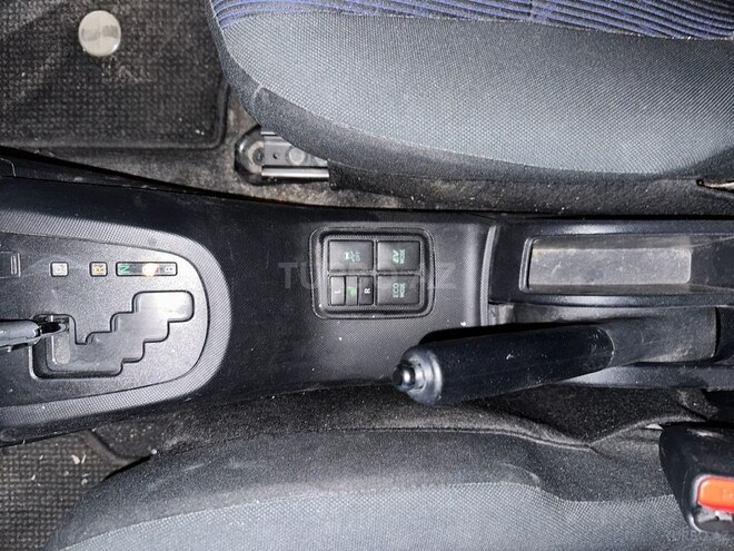 Toyota Prius C 2015, 156,000 km - 1.5 l - Bakı