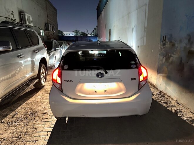 Toyota Prius C 2015, 156,000 km - 1.5 l - Bakı