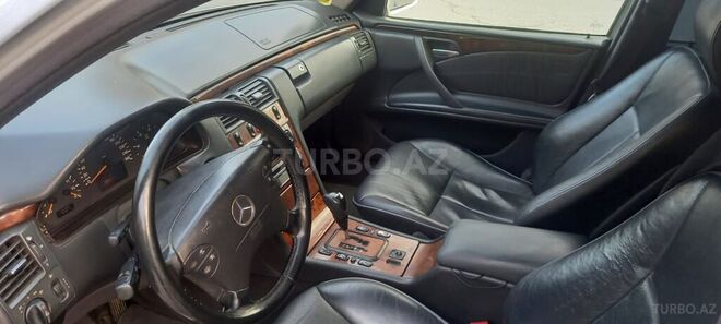 Mercedes E 270 2002, 397,000 km - 2.7 l - Bakı