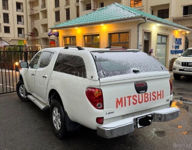 Mitsubishi L200 2013, 199,000 km - 2.5 l - Bakı