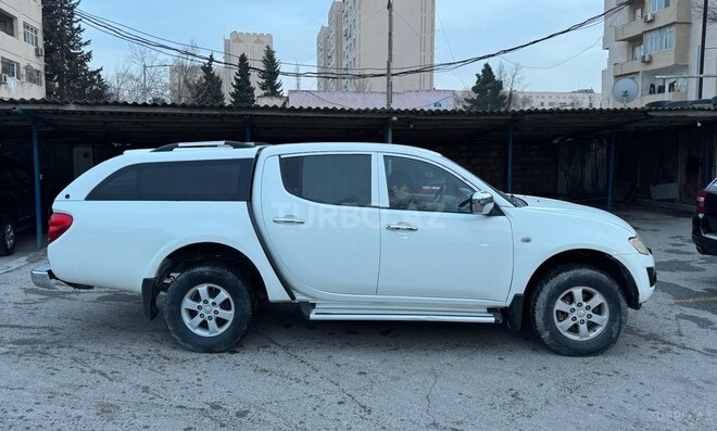 Mitsubishi L200 2013, 199,000 km - 2.5 l - Bakı