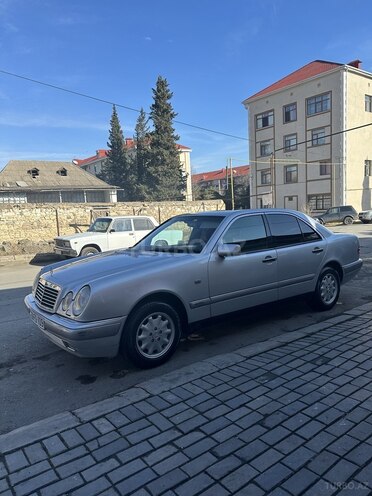 Mercedes E 240 1998, 390,000 km - 2.4 l - Şəmkir