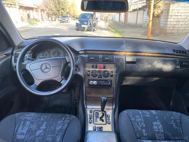 Mercedes E 240 1998, 371,000 km - 2.4 l - Xaçmaz