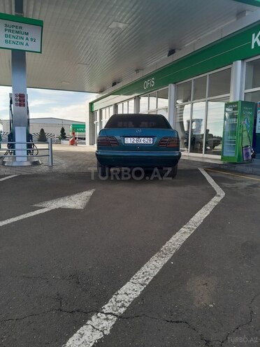 Mercedes E 220 1997, 304,999 km - 2.2 l - Biləsuvar