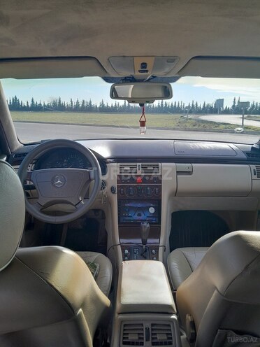 Mercedes E 220 1997, 304,999 km - 2.2 l - Biləsuvar
